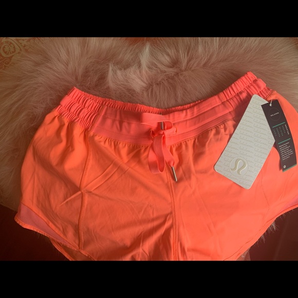 lululemon athletica Pants - Lululemon Athletica Hotty Hot Shorts *Long Size 8